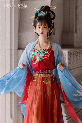 《絕對演繹》聯(lián)名款漢服上線，游戲中的唐朝公主終于走進(jìn)現(xiàn)實(shí)了！